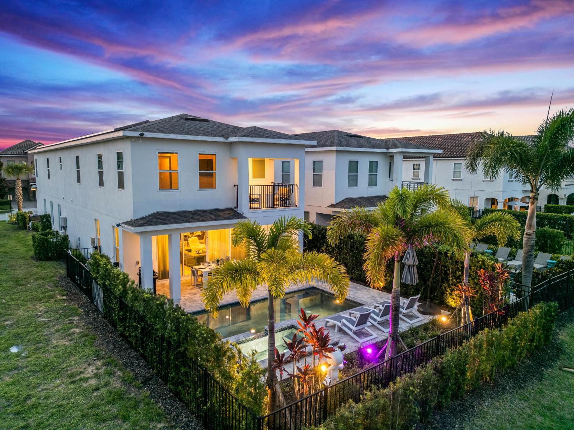 Beautiful House With Pool In Reunion 10 Minutes From Holiday home Orlando